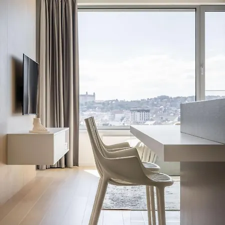 S Vyhladom Na Hrad Μπρατισλάβα